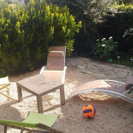 Agreable T3 Avec Jardin Et Parking Prive, A 350M Du Centre Ville Et Des Plages, Wifi, Remise Supplementaire De 10 Pourcent Pour Une Location A La Semaine Cavalaire-sur-Mer Eksteriør bilde